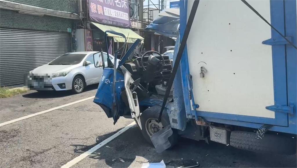 快新聞/台南仁德重大車禍!貨車遭「小轎車鏟翻」 司機傷重送醫不治