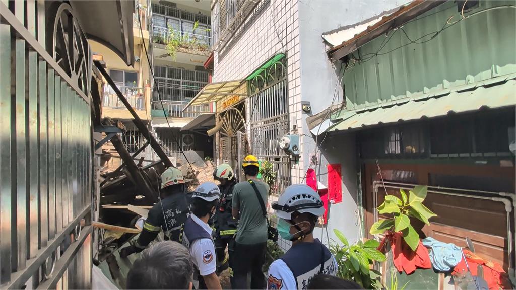 大雨害高雄鹽埕「無人屋」倒塌　瓦礫堵對面住戶害受困