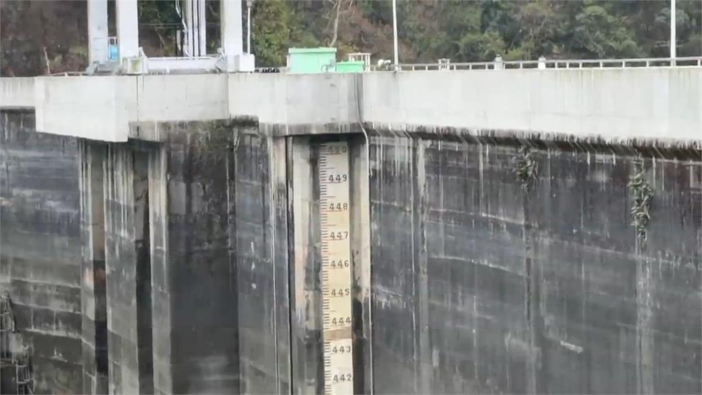 南部水庫快見底！鄭明典揭「西南風接近」時間點…在地嗨求：灌飽再走