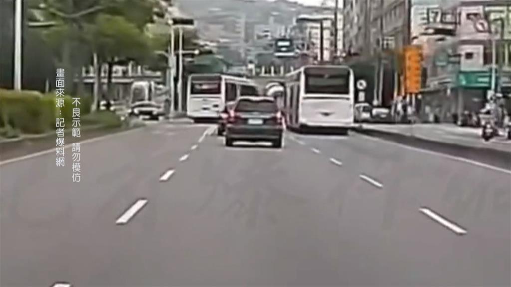 雙節公車街頭「閃電式狂切」疑為闖黃燈 其他駕駛看傻 怒按喇叭