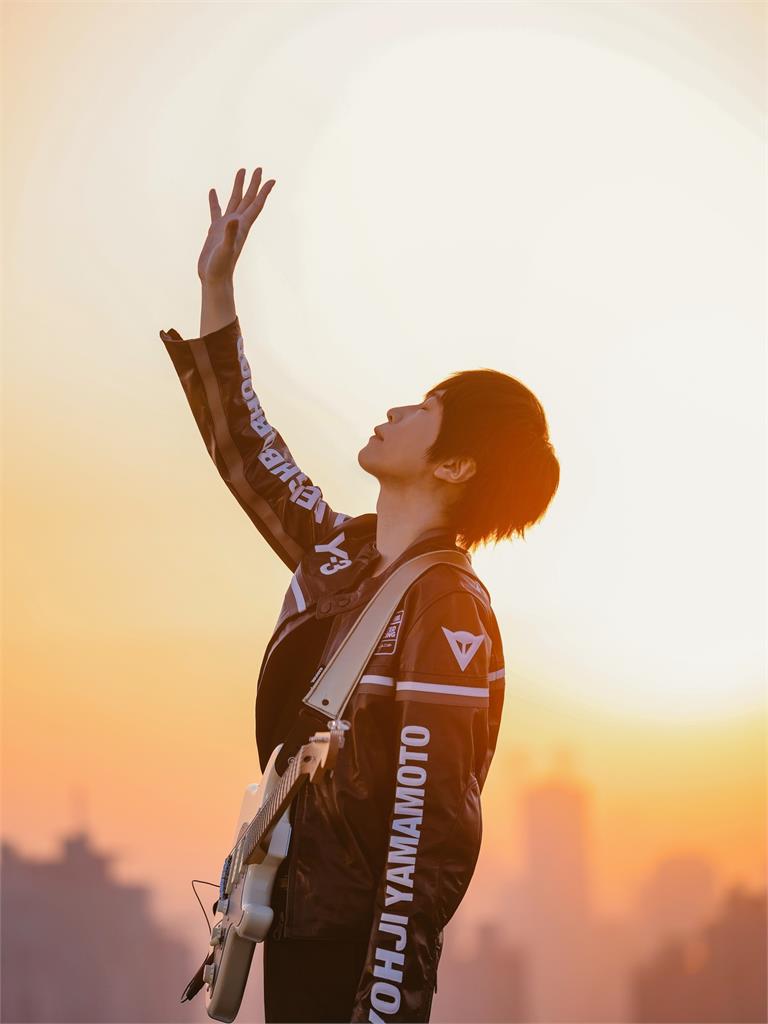 阿信迎50歲生日少年感滿滿!竟與「翁立友同年」驚呆網:以為大7歲