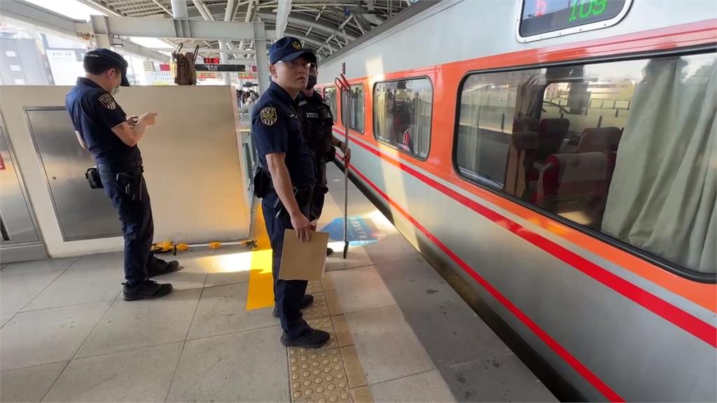 婦人突然落軌　列車鳴笛緊急煞車　仍撞上婦人