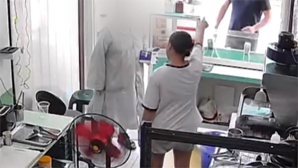 「化緣遭拒」竟作勢打人　比丘尼怒嗆店家「囂張什麼？」