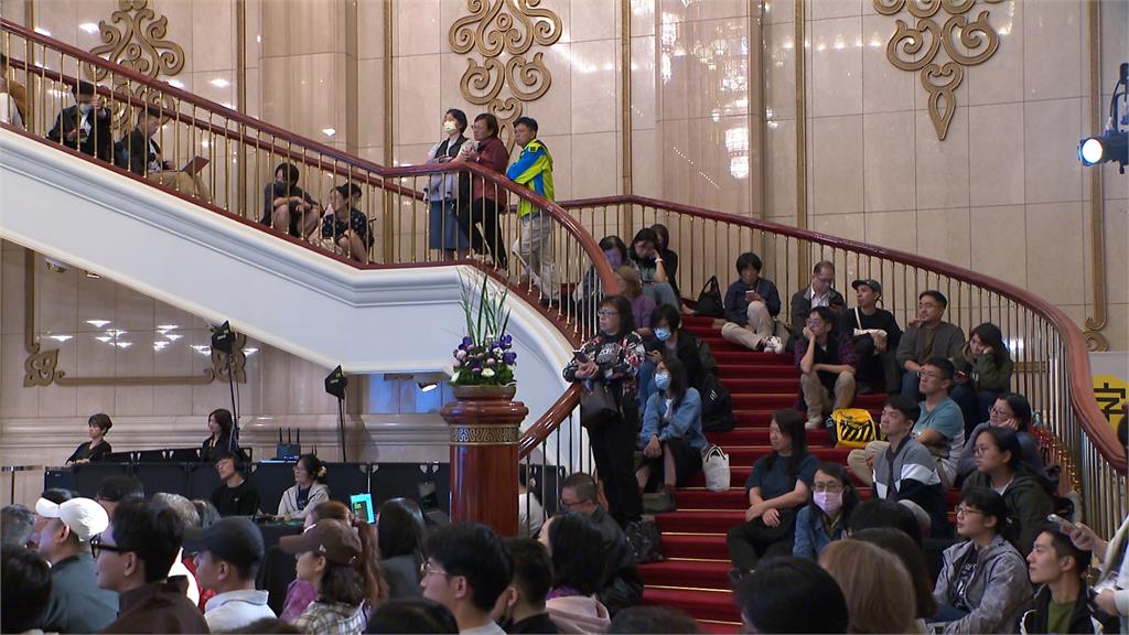 歌仔戲國寶遇變裝皇后!唐美雲.妮妃雅首度同台 兩廳院開講盛況空前