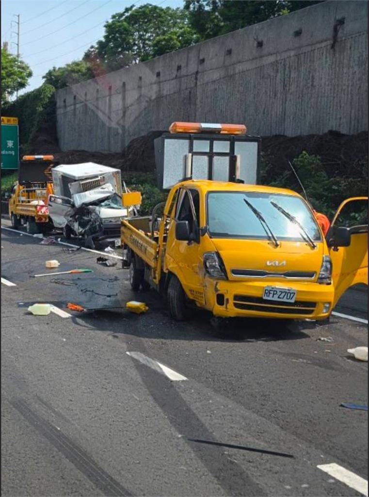 快新聞／國1驚見貨車「歪頭殺」？4大車撞一團　路肩LED標示車也遭殃