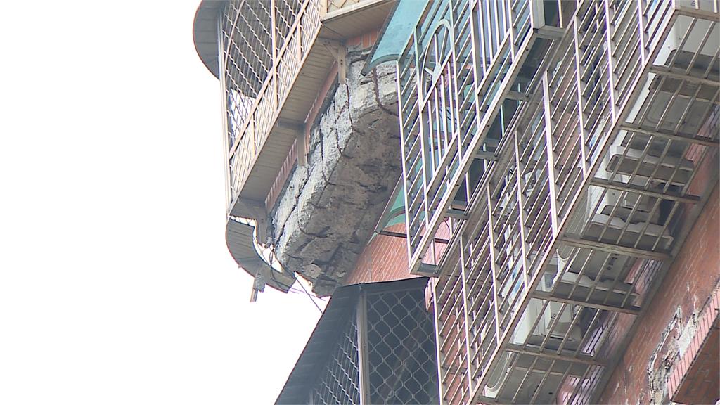 風太大！36年萬華大樓外牆剝落　管委會：住戶陽台漏水釀禍