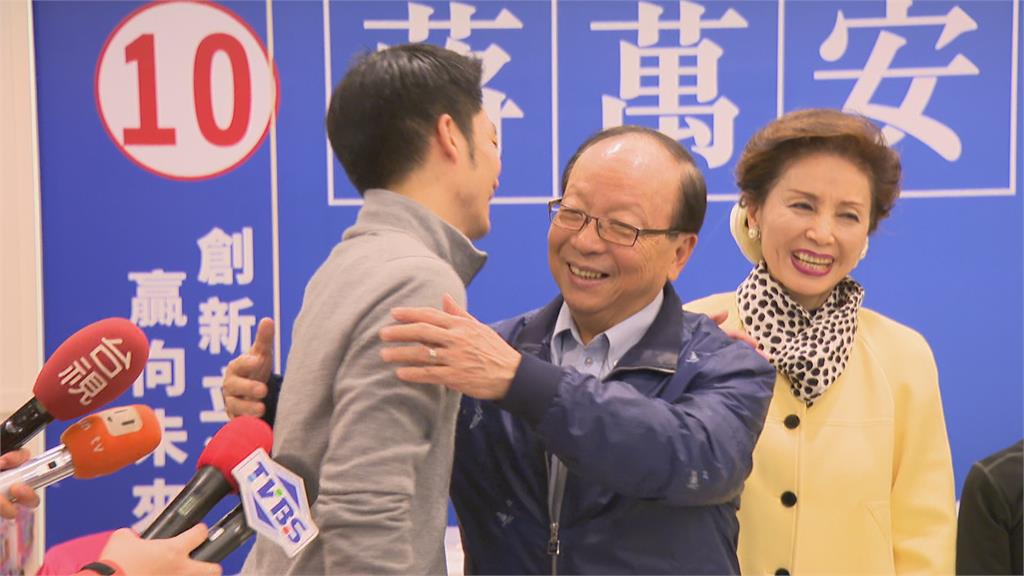 蔣萬安身世遭疑「該驗DNA」？前政委拋出「改姓3疑問」點名這人：出來打球