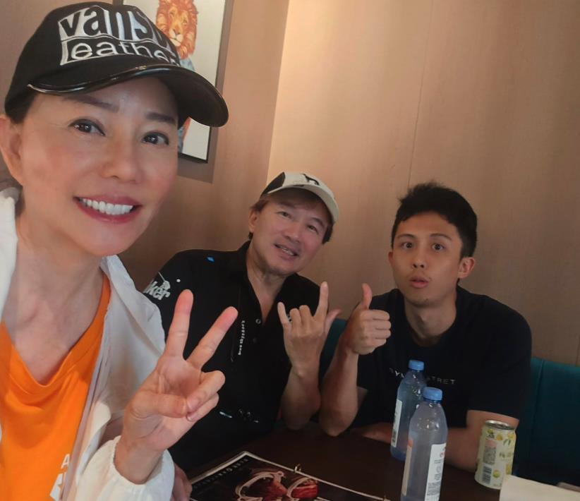 孫安佐「半裸站街頭」停工1個月！媽喊「送離台灣」經紀人發聲曝真相
