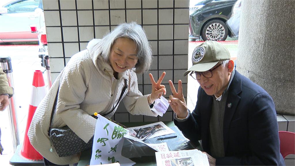 拚罷羅智強!最強派報員曹興誠親送「四能報」創刊號