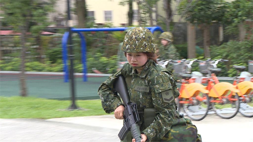 女軍士官退伍納入「後備役」 獲朝野女立委支持