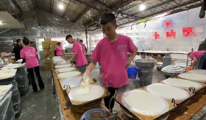 彰化潤餅皮老店開32爐火力全開! 出動家族15人支援