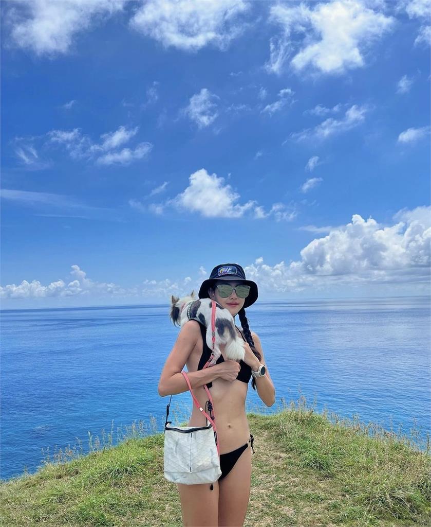 房思瑜綠島爬山太火辣只穿「比基尼」　她一轉身全網嗨：最美的畫面