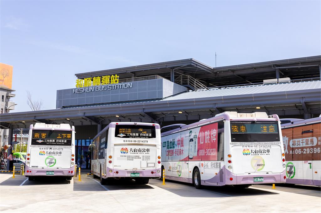 球場旁啟用轉運站,黃偉哲:公共運輸帶動台南發展