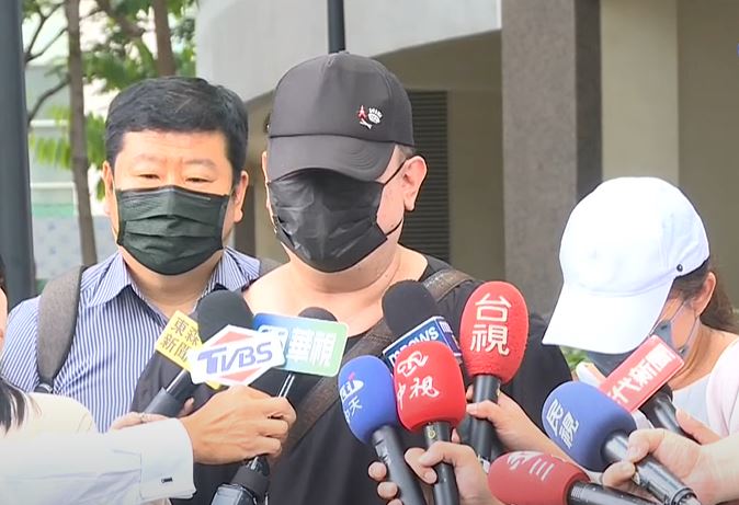 快新聞/洪嫌父母首出面「5度鞠躬致歉」! 洪爸哽咽:我真的不會教小孩
