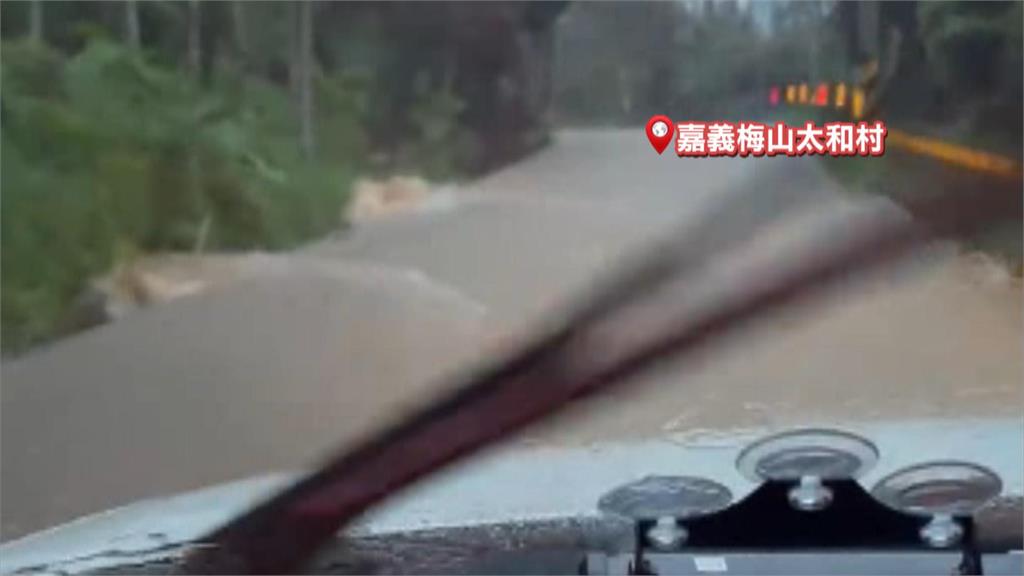 嘉義山區暴雨「馬路變河流」衝民宅　阿里山森林鐵路明續停駛