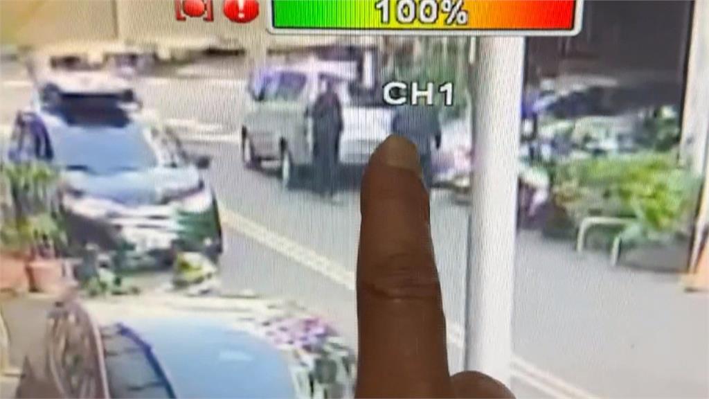 檢舉車違停擋路卸貨　警到場檢舉人也違停遭開單