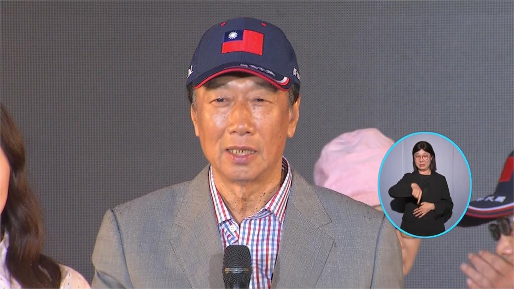 97歲母親、表姊張淑芬站台力挺 郭台銘造勢遇雨僅千人到場