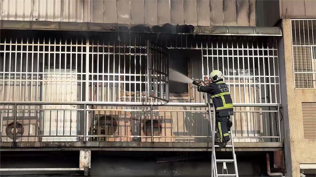 台中汽車玻璃廠火警傳爆炸聲！　2民眾跳窗逃命