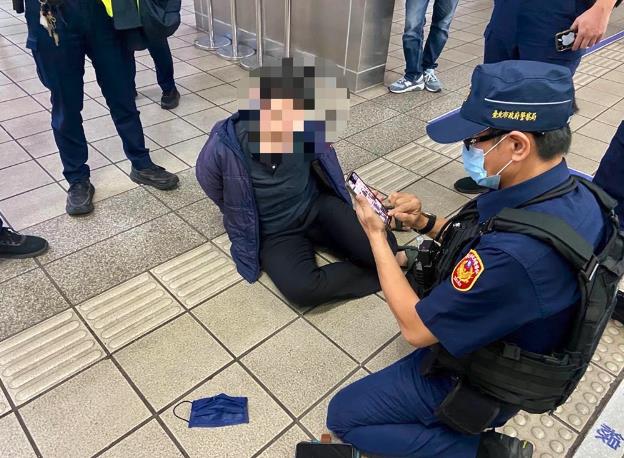 北捷女「謎之聲繞耳」鎖定男高生?亂刀揮砍「行凶原因」浮上檯面