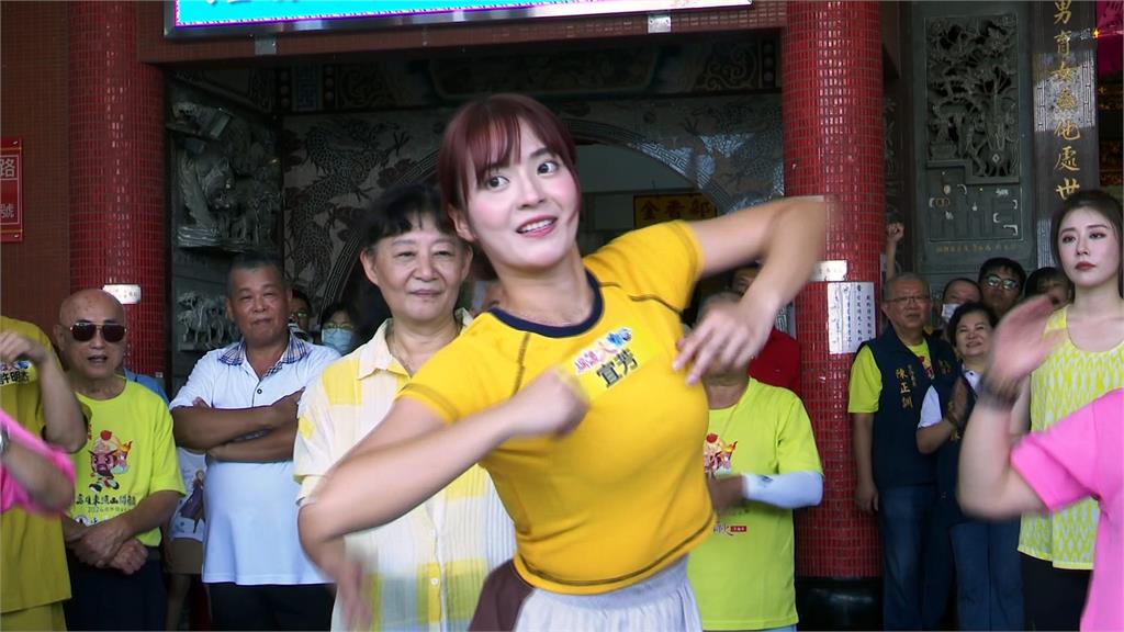 綜藝節目前進南台灣 與民眾同樂大跳「三振舞」