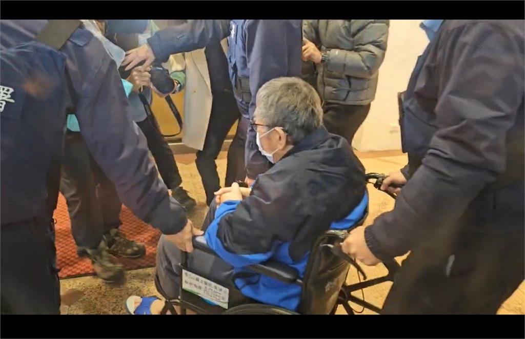 柯文哲「虛弱坐輪椅」赴院動刀!陳佩琪提「1訴求」盼解答:我想了解這方面