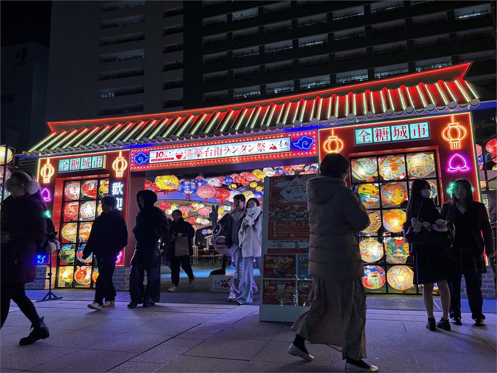 黃偉哲率團突襲福岡台灣祭！　親發試吃品推廣台南美食