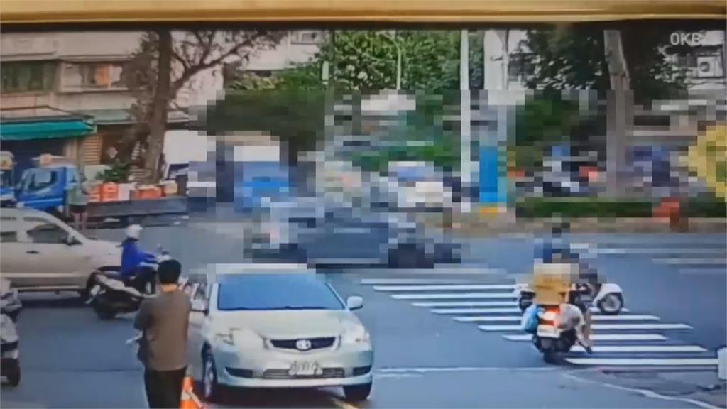 婦騎車闖紅燈穿越馬路　不慎遭轎車高速撞飛身亡