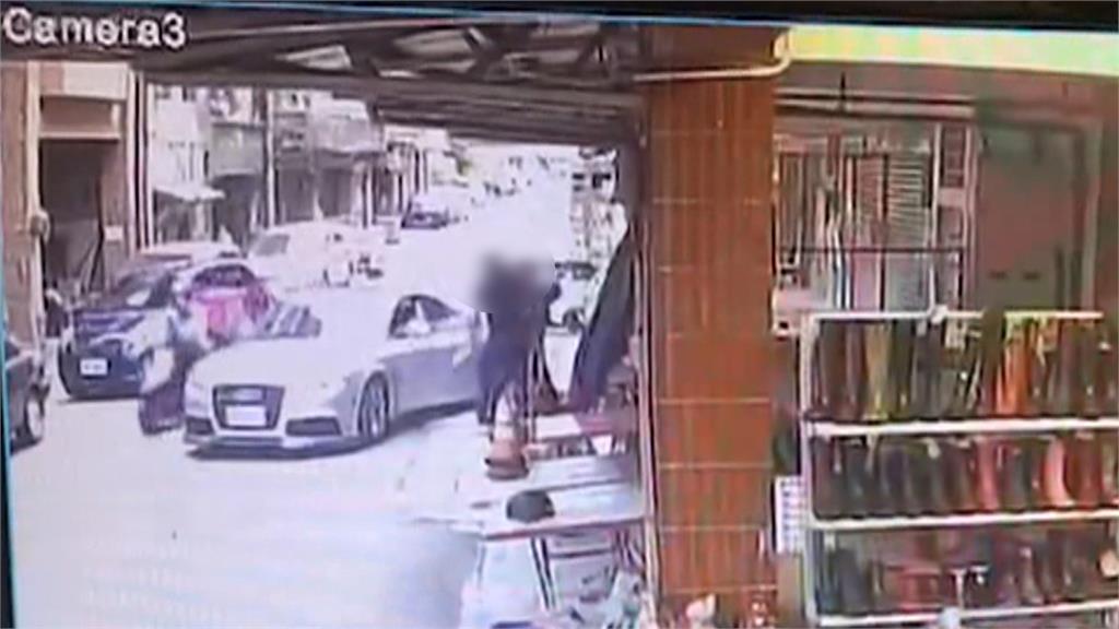 女借車撞壞爆糾紛 幫乾媽出氣!男撂人持刀砍傷車主