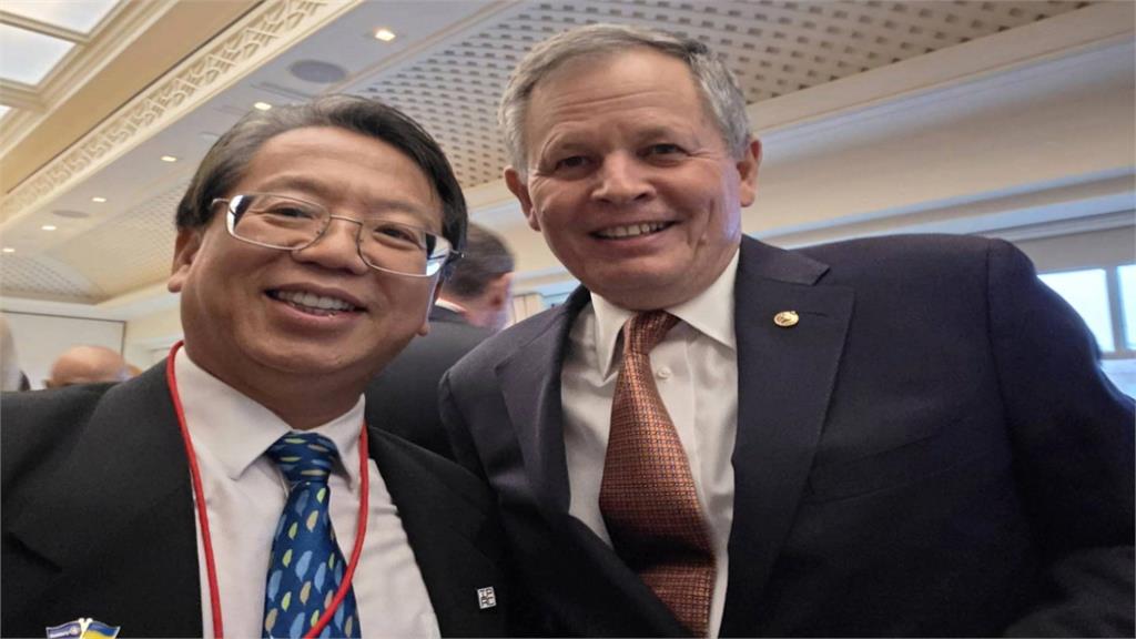 膨風不斷遭打臉？！電梯遇到也稱見面！　美參議員戴恩斯駁斥見鄭麗文：派特助去