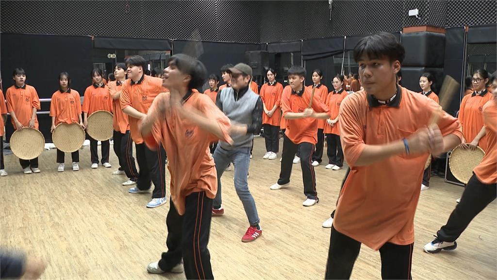 原民舞蹈老師攜手原民議員　進校園與學子嗨跳原民舞蹈