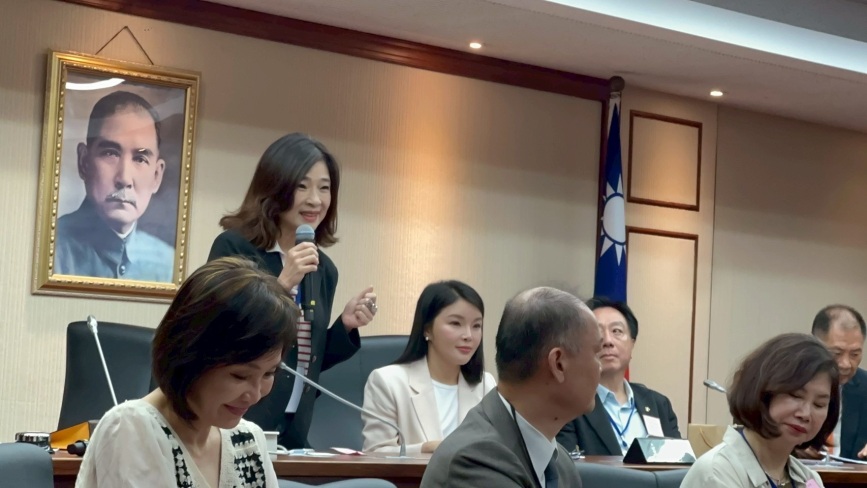 經戰會何會長率中小企業走進立法院 與院長韓國瑜、張嘉郡等立委親自交流傾聽基層聲音