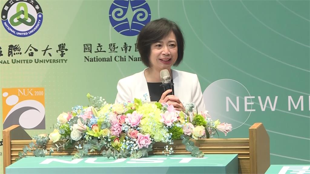 蕭美琴與何欣純合體 參加15校跨域共榮合作典禮