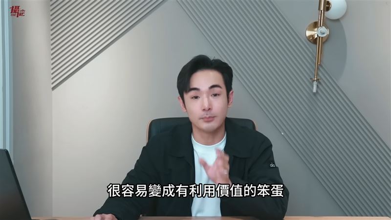 八炯遭鍾明軒點名自爆「離台療癒」!揭YTR「生態現況」酸:舔共比較能賺錢