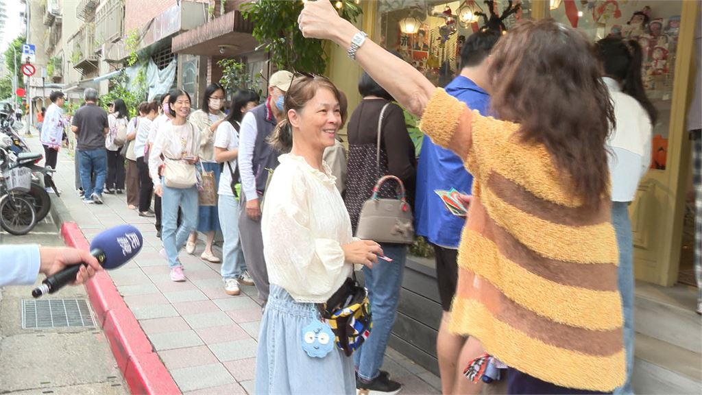 力挺沈伯洋！洋流小物引排隊潮　飄帶「67cm」暗藏玄機