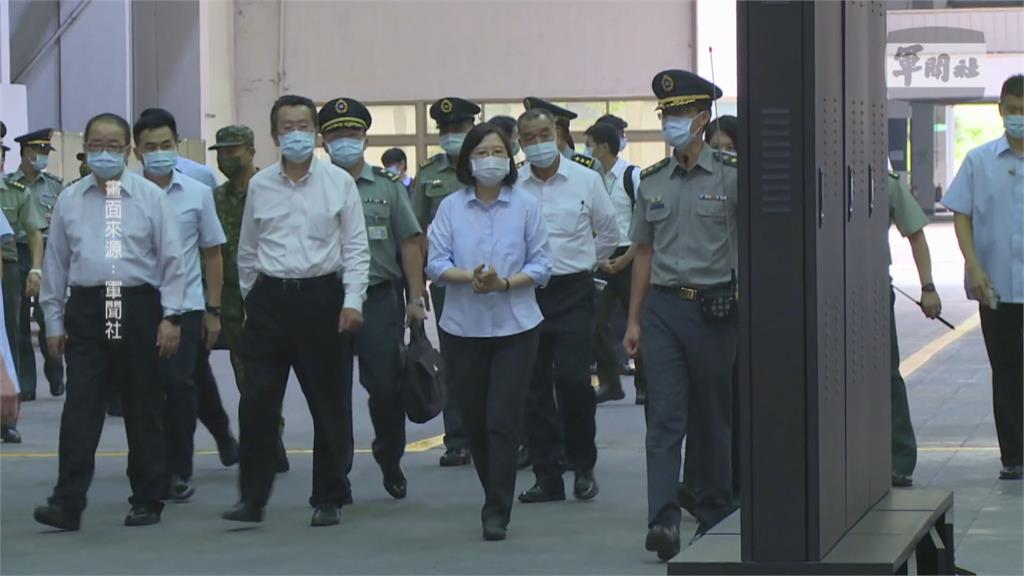 視察國軍談823精神 總統:國人團結國家一體