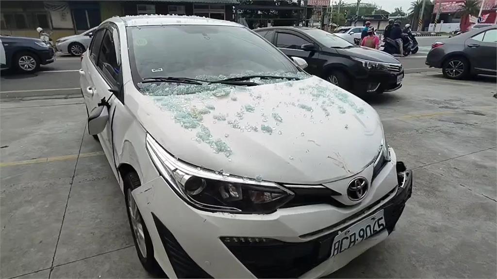 快新聞／苗栗驚傳車禍！轎車「衝進85度C」玻璃碎一地「顧客不治」