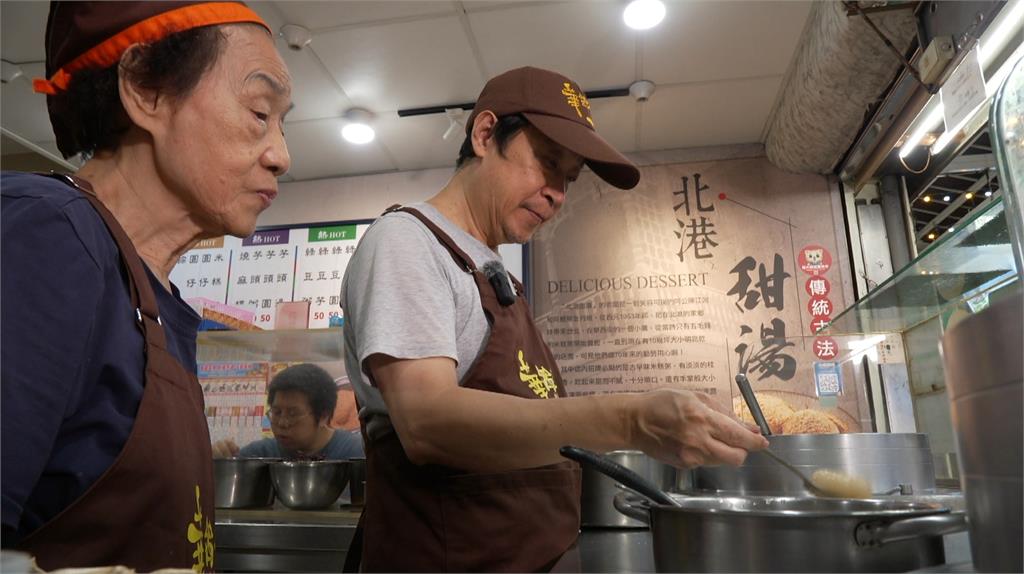 華西街飄香72年甜湯店招牌　燒麻糬日賣上百份