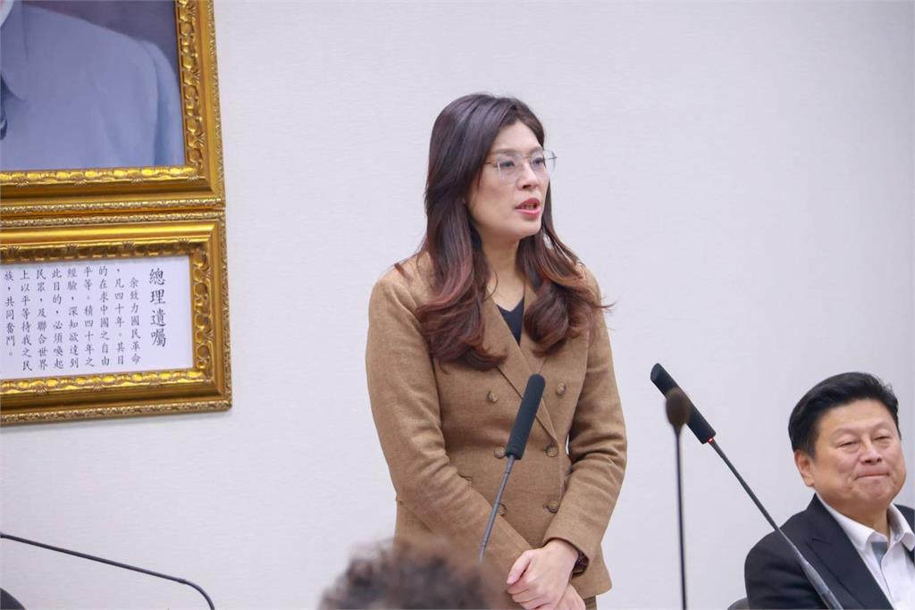 快新聞/稱帶勳入獄!蔡正元即將服刑 鄭麗文親頒獎章喊:永遠堅持對的事