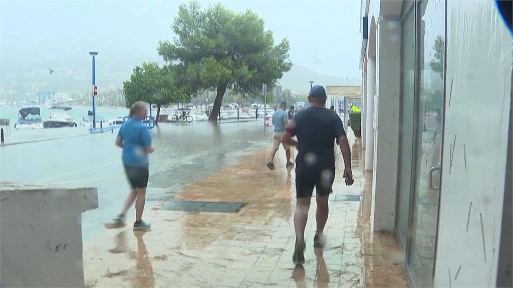 強風挾帶豪雨、冰雹　侵襲西班牙「馬約卡島」