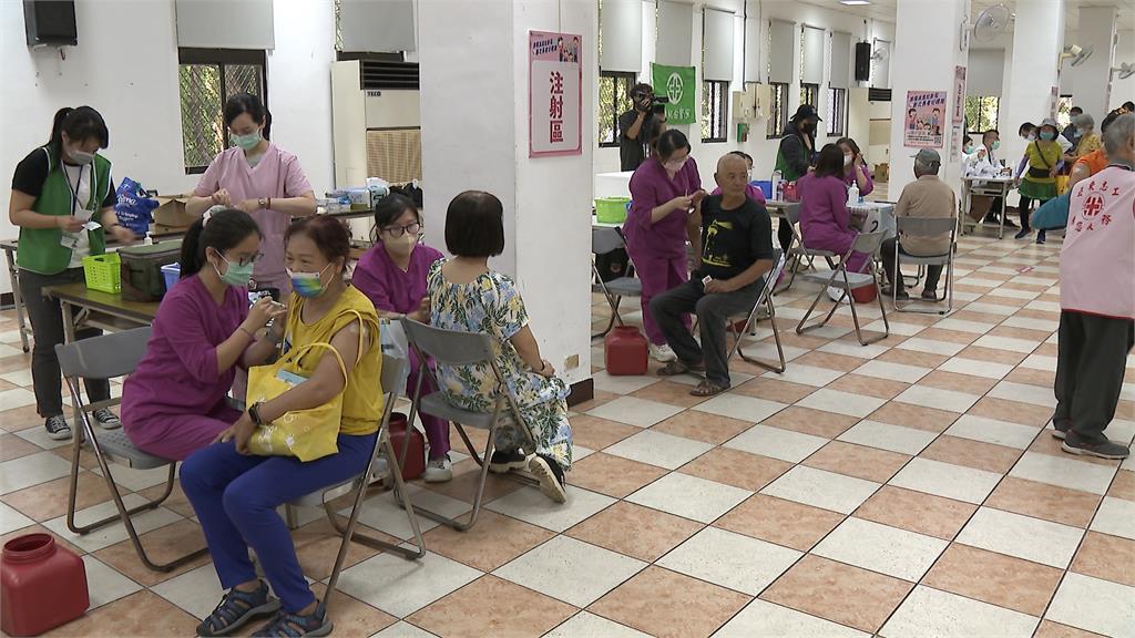 流感及COVID-19疫苗開打　鼓勵「左流右新」健康加倍