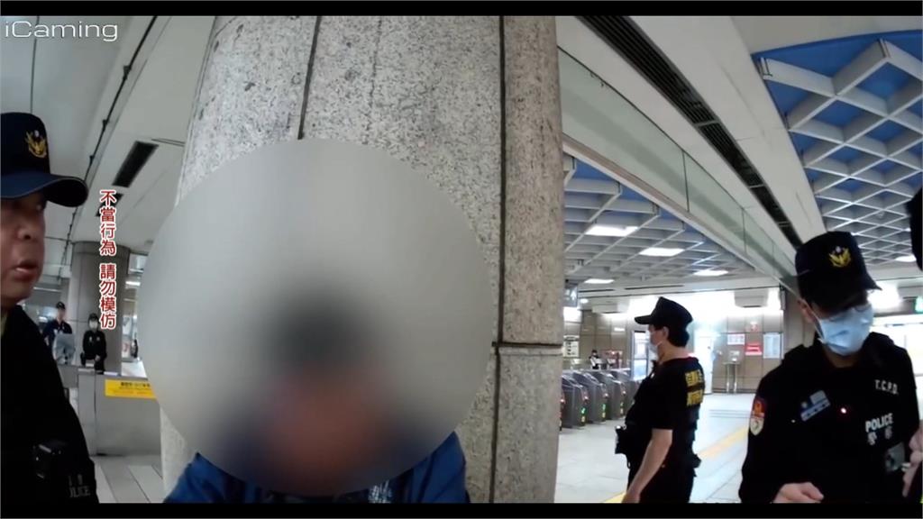 北捷脫序行為再添一樁! 醉男持傘狂砸閘門下場慘