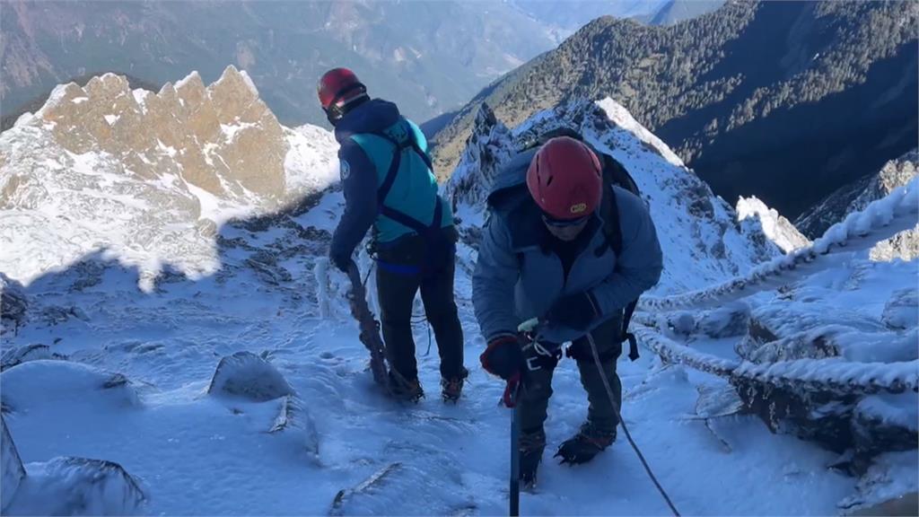 玉山積雪深達8公分　初一4人挑戰"南二段"　領隊墜300米深谷亡