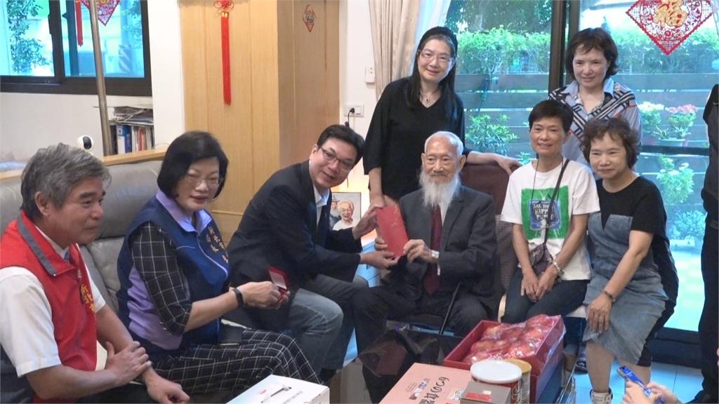 新北致贈重陽敬老禮金 祝福長輩身體健康「呷佰二」