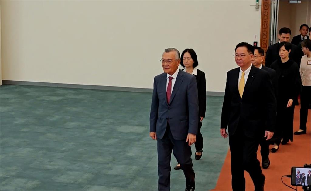 羅明才要吳志中拜託美國「川習會遞小紙條」　卓榮泰酸：我們都正大光明