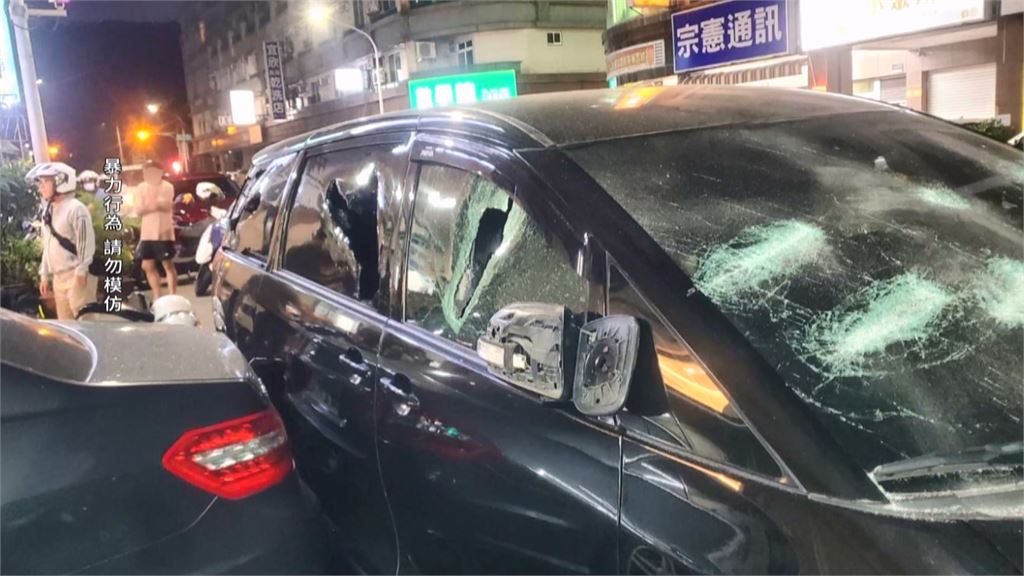 停車摩擦惹糾紛！嬤控花盆被撞倒　孫氣不過揪友砸鄰居車