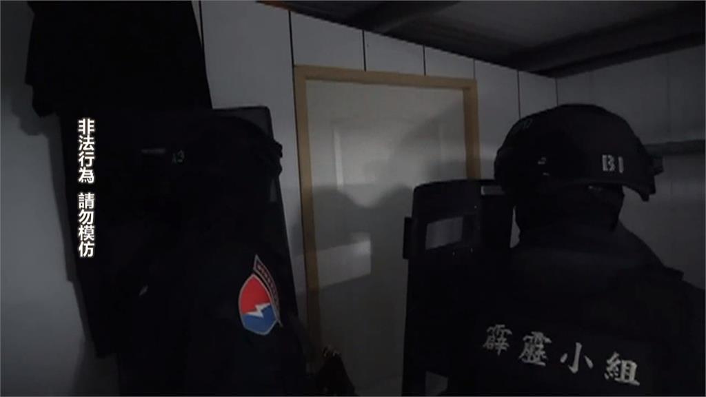 警匪持槍對峙5hr 嫌犯8旬母溫情喊話說服兒投降