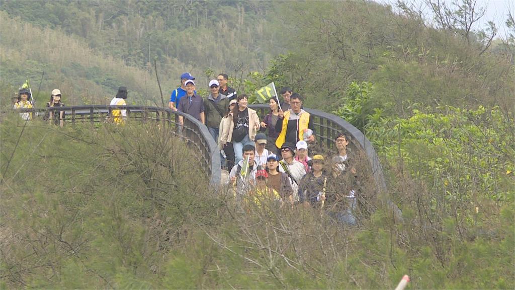 企業推動「一車一樹」　號召志工赴新北中角灣植樹減碳