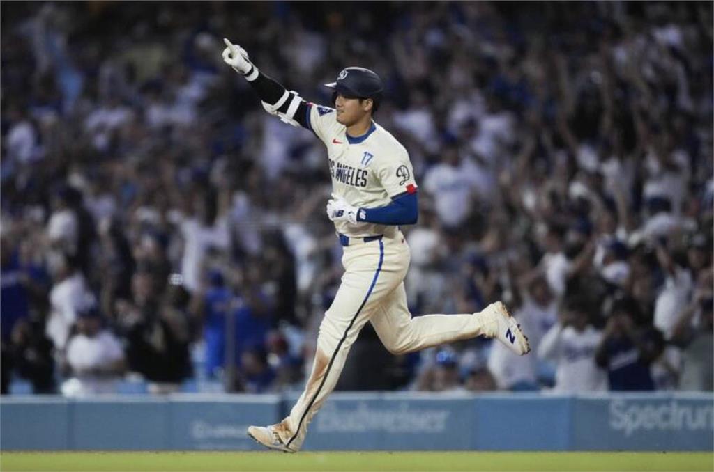 MLB（影）／炸裂不停歇！大谷翔平剛寫最速「40轟40盜」紀錄後再開轟