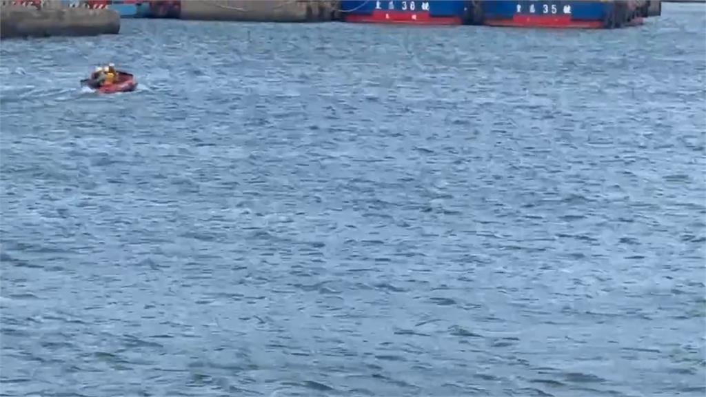 桃園竹圍漁港5高中生戲水 2人遭浪捲失蹤