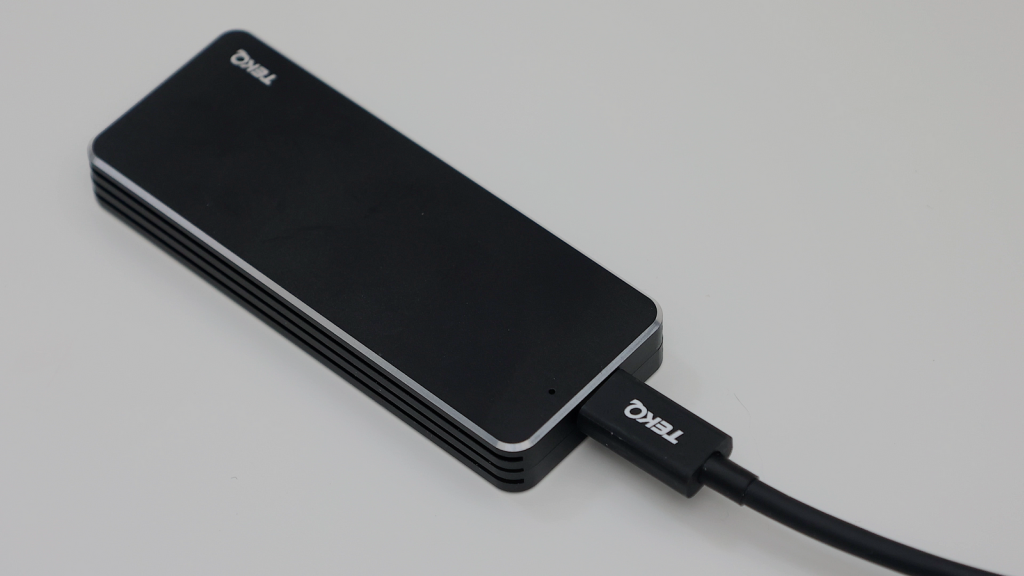 ASUSTOR FS68 系列依舊一支獨秀　12 支 M.2、雙 USB4、雙 10GbE、PCIe Gen4